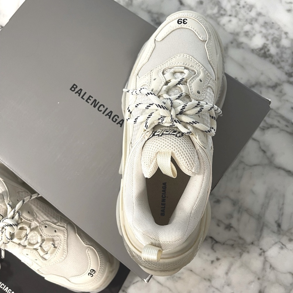 BALENCIAGA TRIPLE S SNEAKER CLEAR SOLE • size 39 women’s